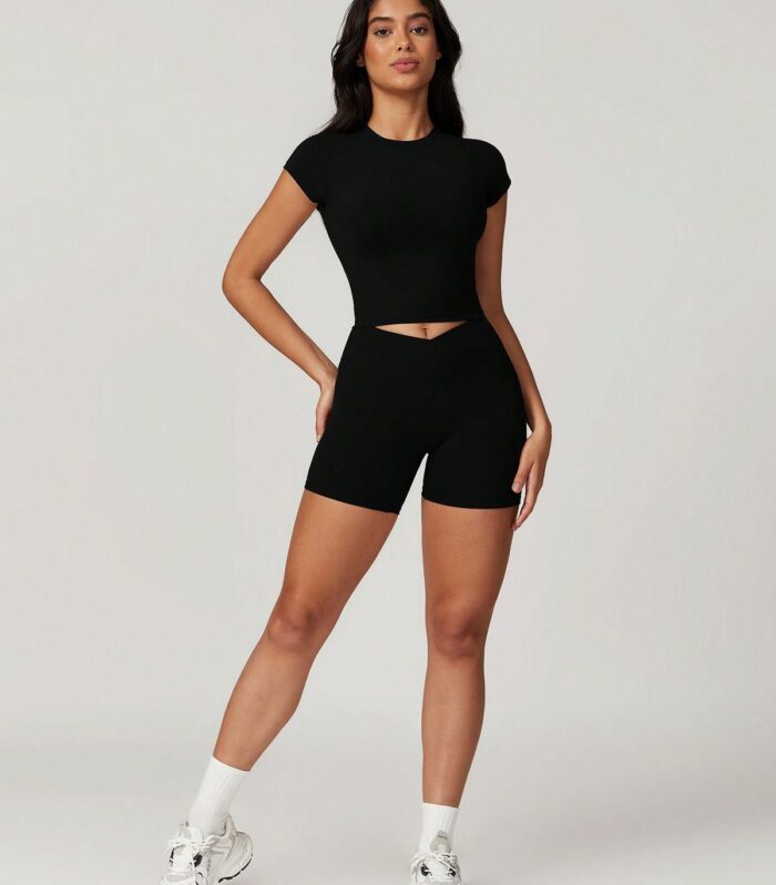 Black Long-Sleeve Crop Top & Leggings Set
